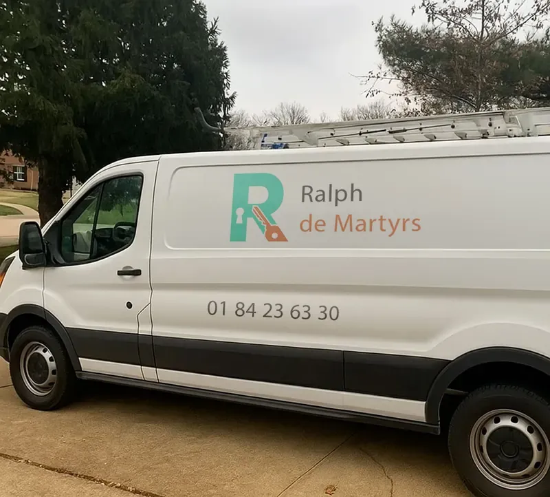 Camionnette d'intervention du serrurier Ralph de Martyrs dans le 9e arrondissement de Paris